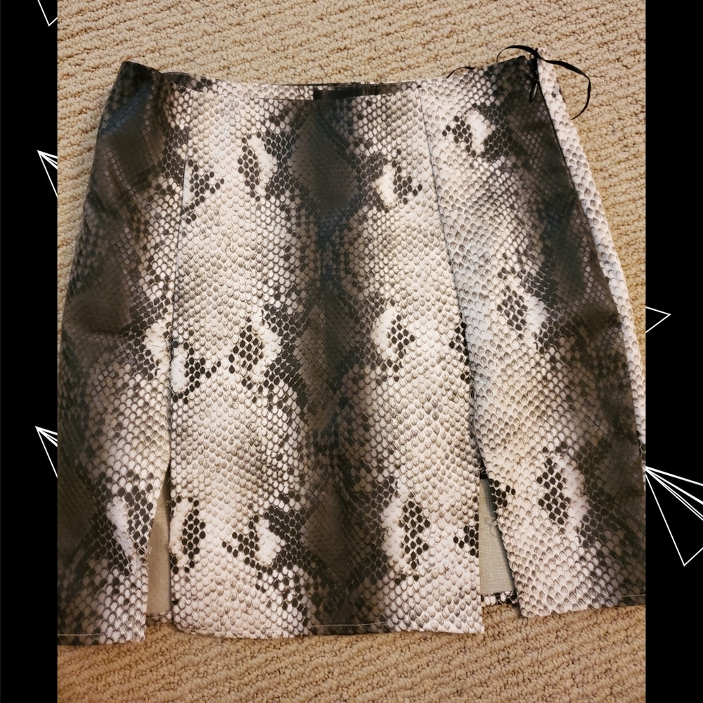 Mini form fitting snake pattern skirt